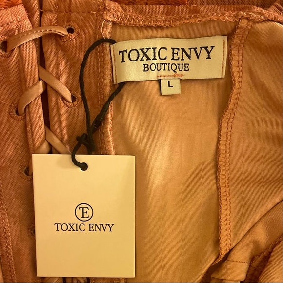 TOXIC ENVY  “Daisy" Long Sleeve Printed Midi Dress - Picture 12 of 13